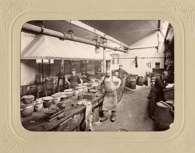 1839 — Introduction of Adrianople red dye, iconic colour of La Manufacture MIE