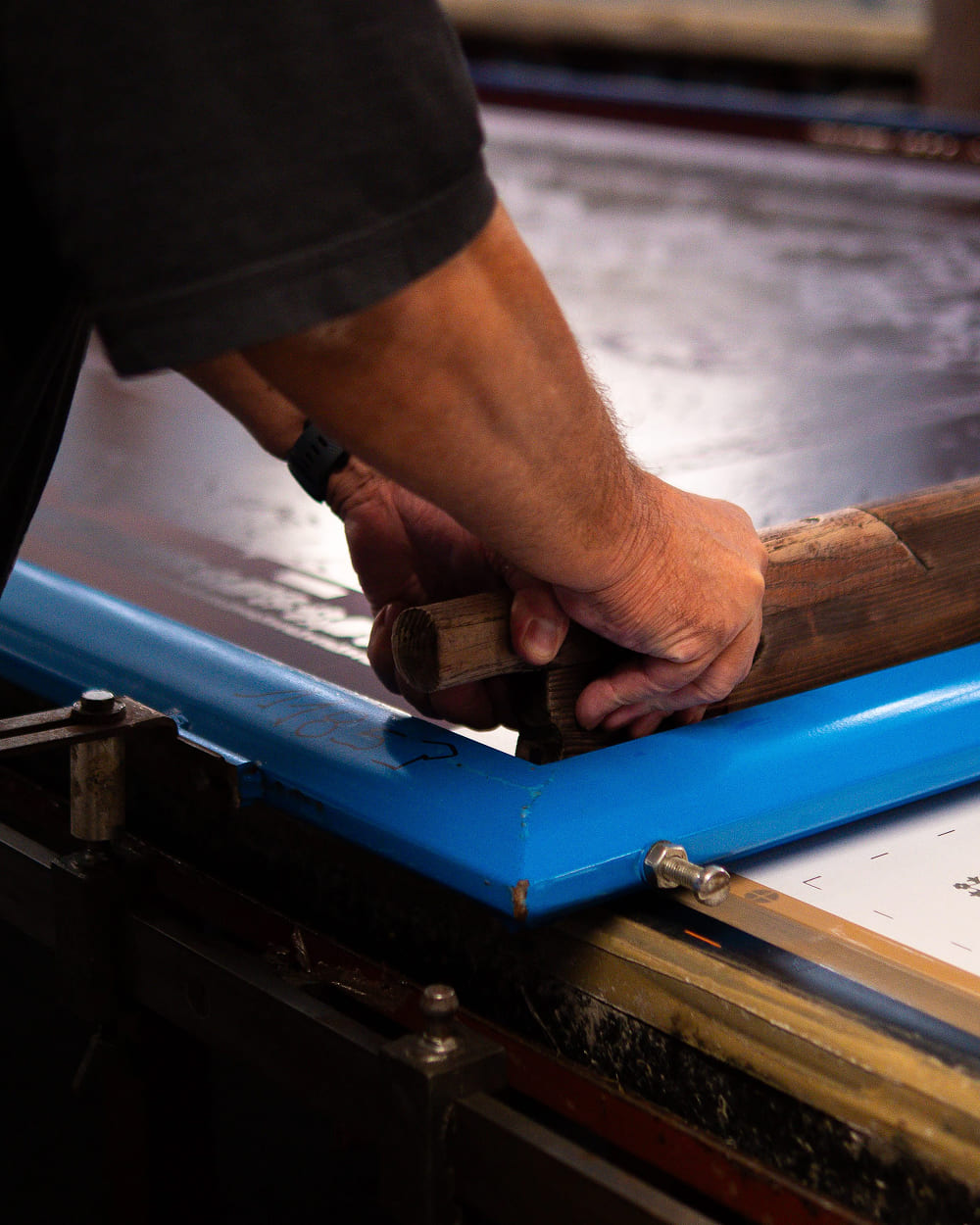 Hand flat-frame fabric printing — unique artisan technique Made in France, La Manufacture MIE